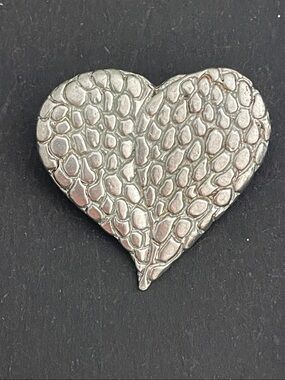 VINTAGE LOT 1950's-1960's Hammered Heart Brooch/Pin Silver Toned